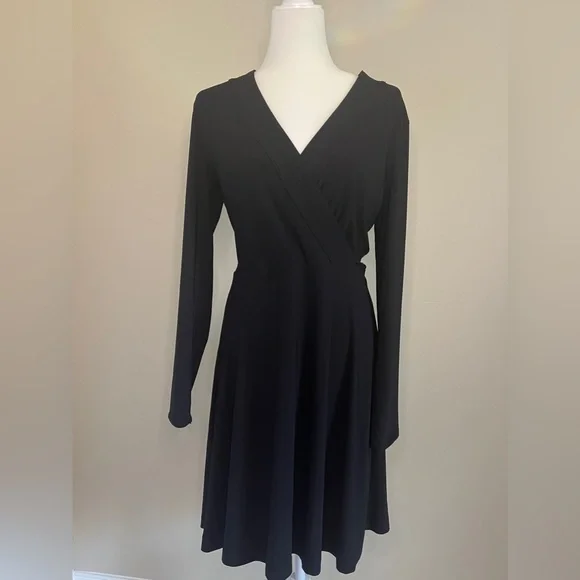 white house black market reversible dress White House Black Market Reversible V-neck Cut Out Sheath Mini Dress N –  Queen City Reloved main image 1